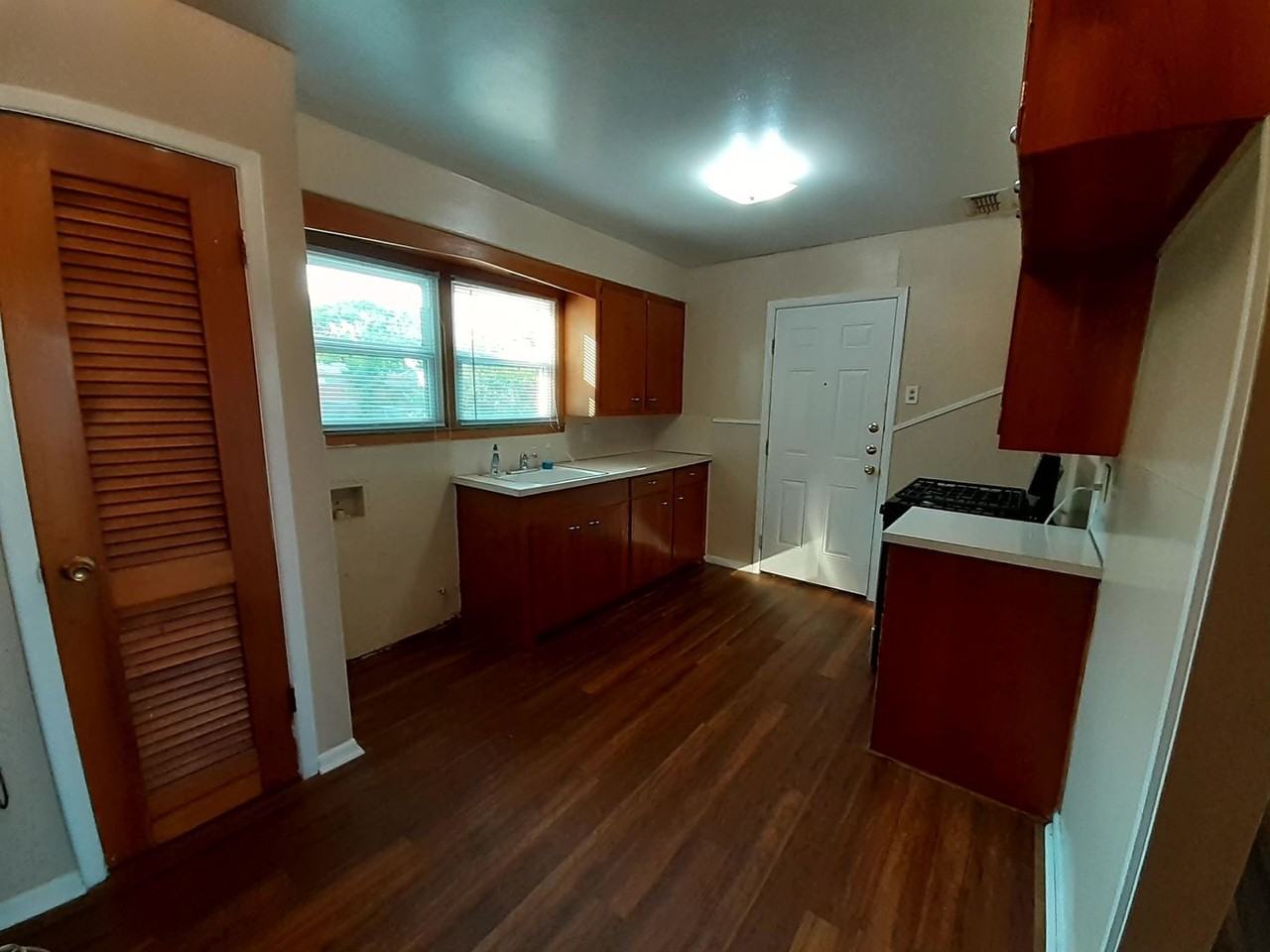 1110 Briarwood St - Photo 2 of 11