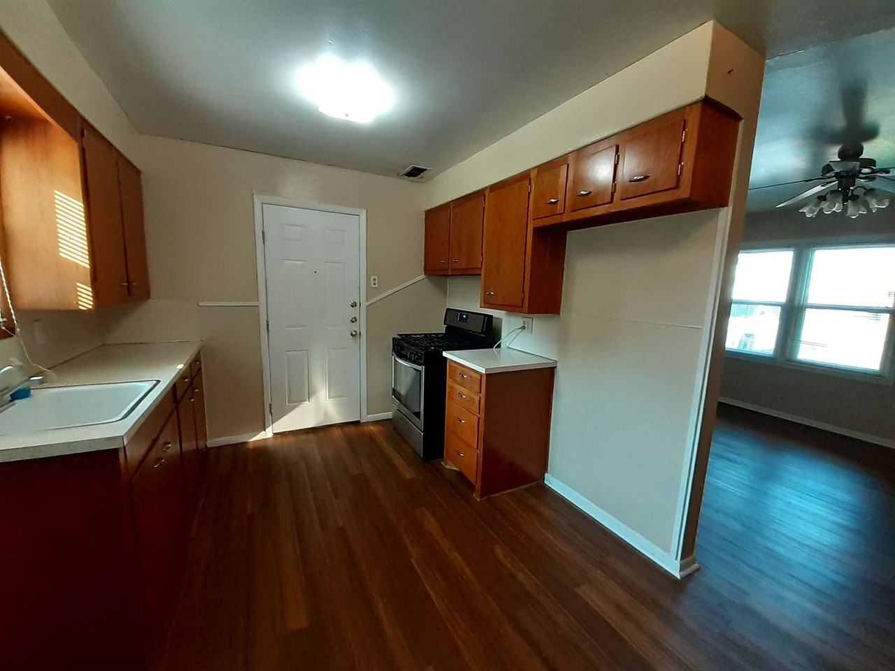 1110 Briarwood St - Photo 3 of 11