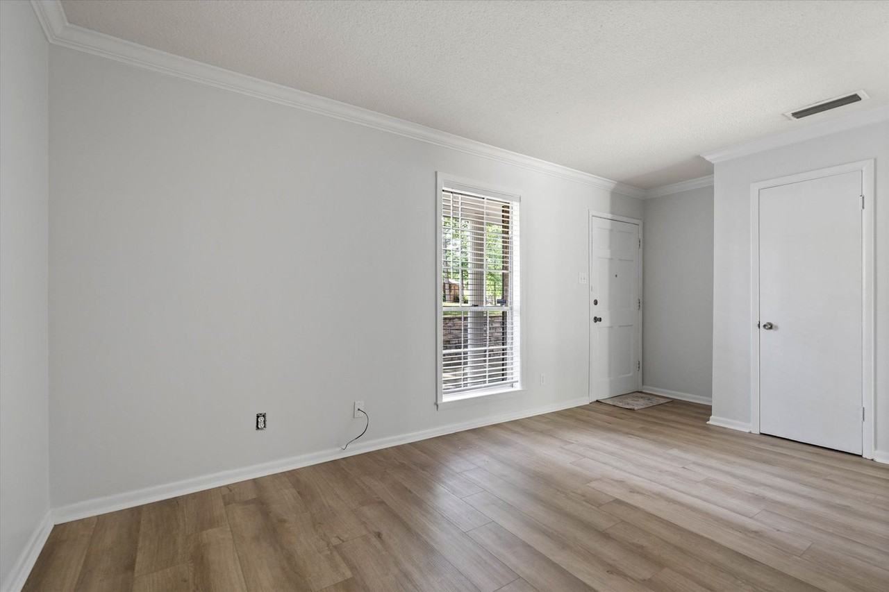 2554 Dixie Ln - Photo 3 of 20