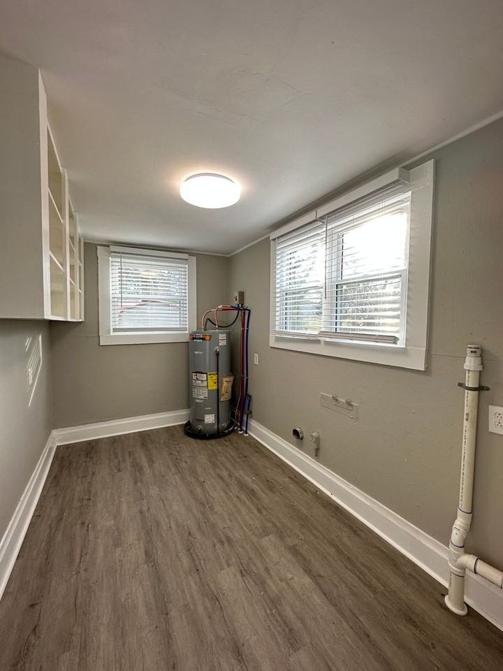 512 Pleasant St - Photo 2 of 13