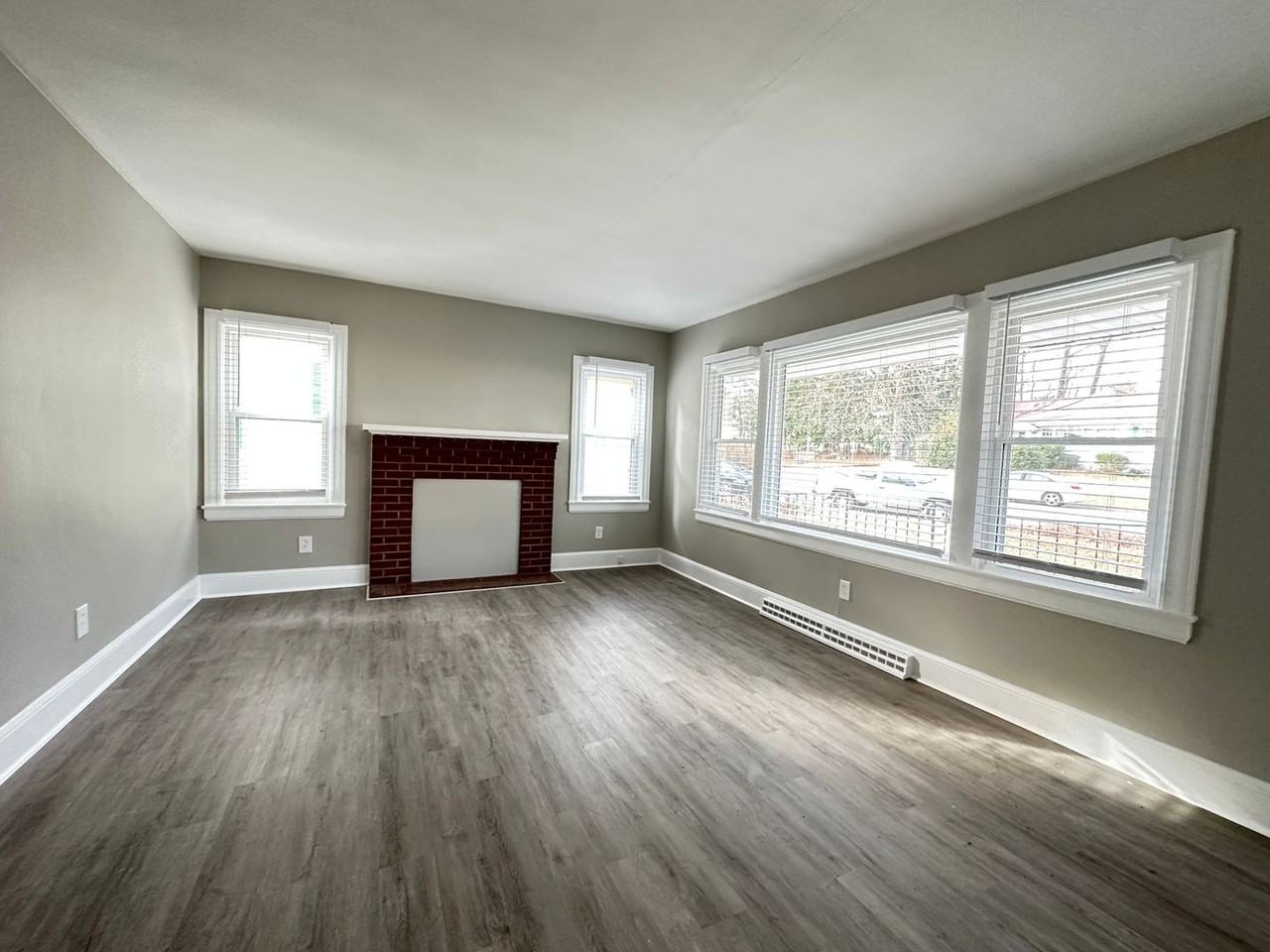 512 Pleasant St - Photo 4 of 13