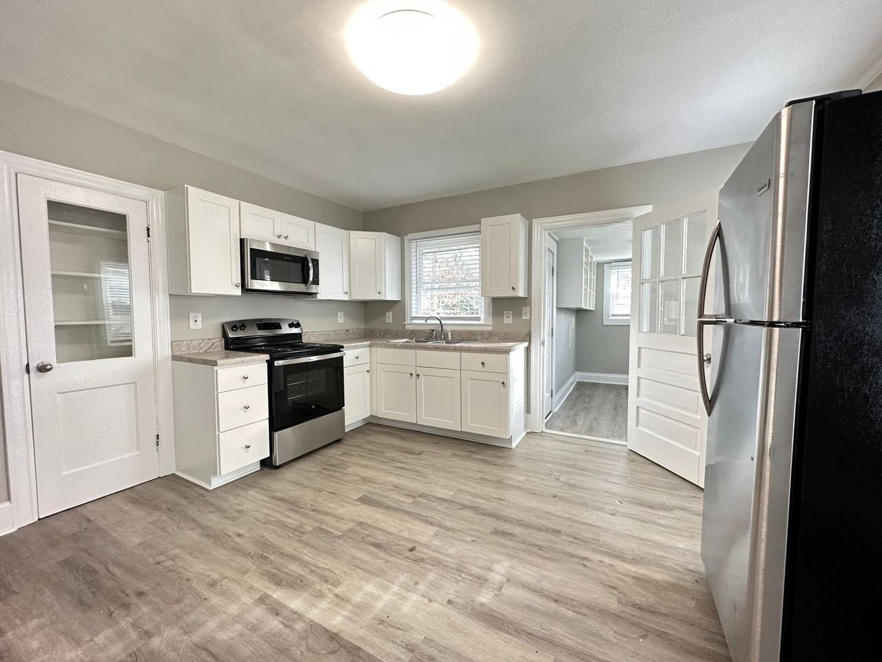 512 Pleasant St - Photo 5 of 13