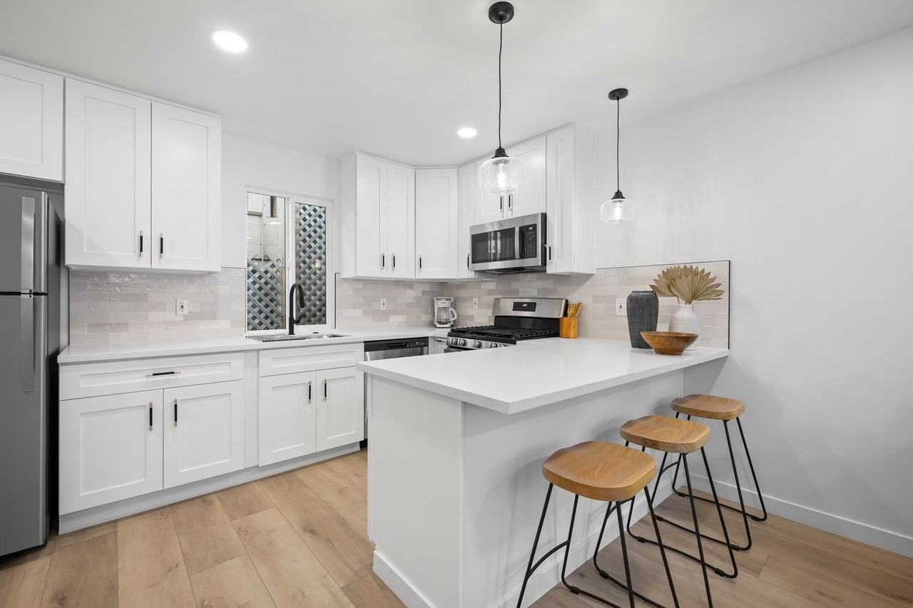 834 Island Ct - Photo 4 of 15