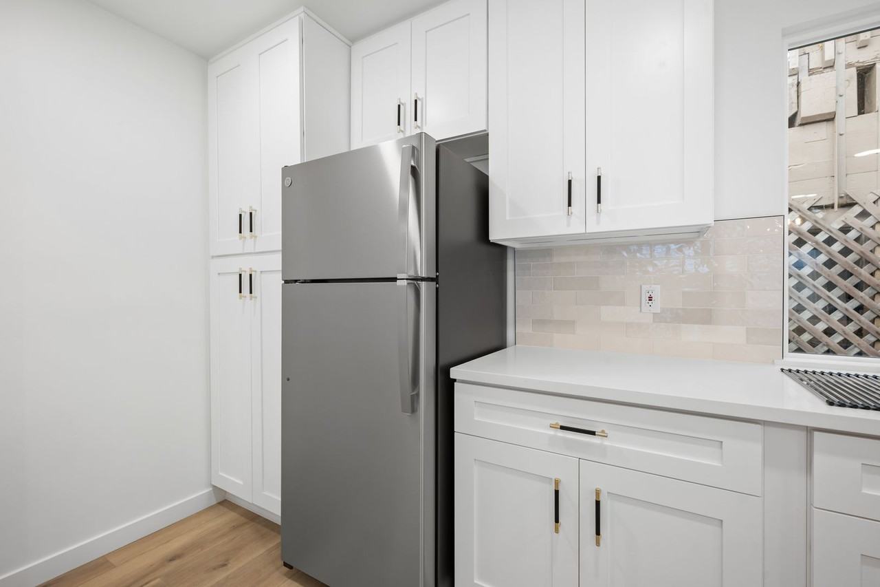 834 Island Ct - Photo 5 of 15