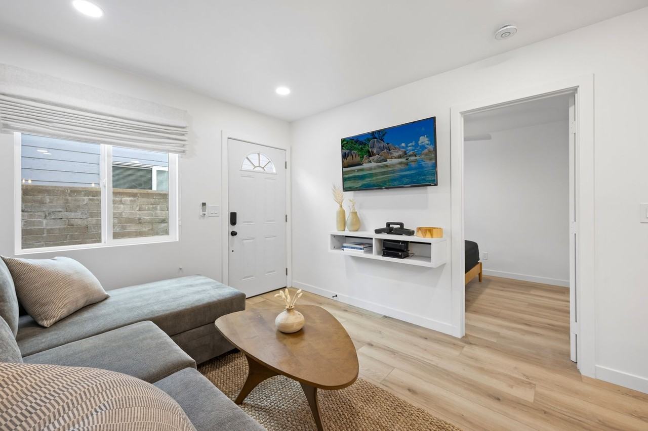 834 Island Ct - Photo 6 of 15