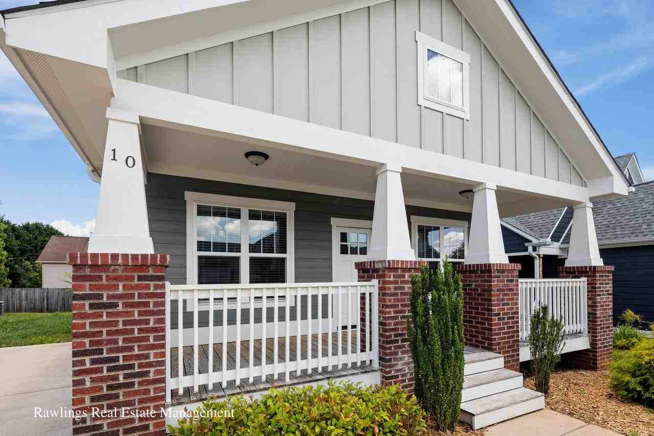 10 Hyde Park Pl - Photo 2 of 20