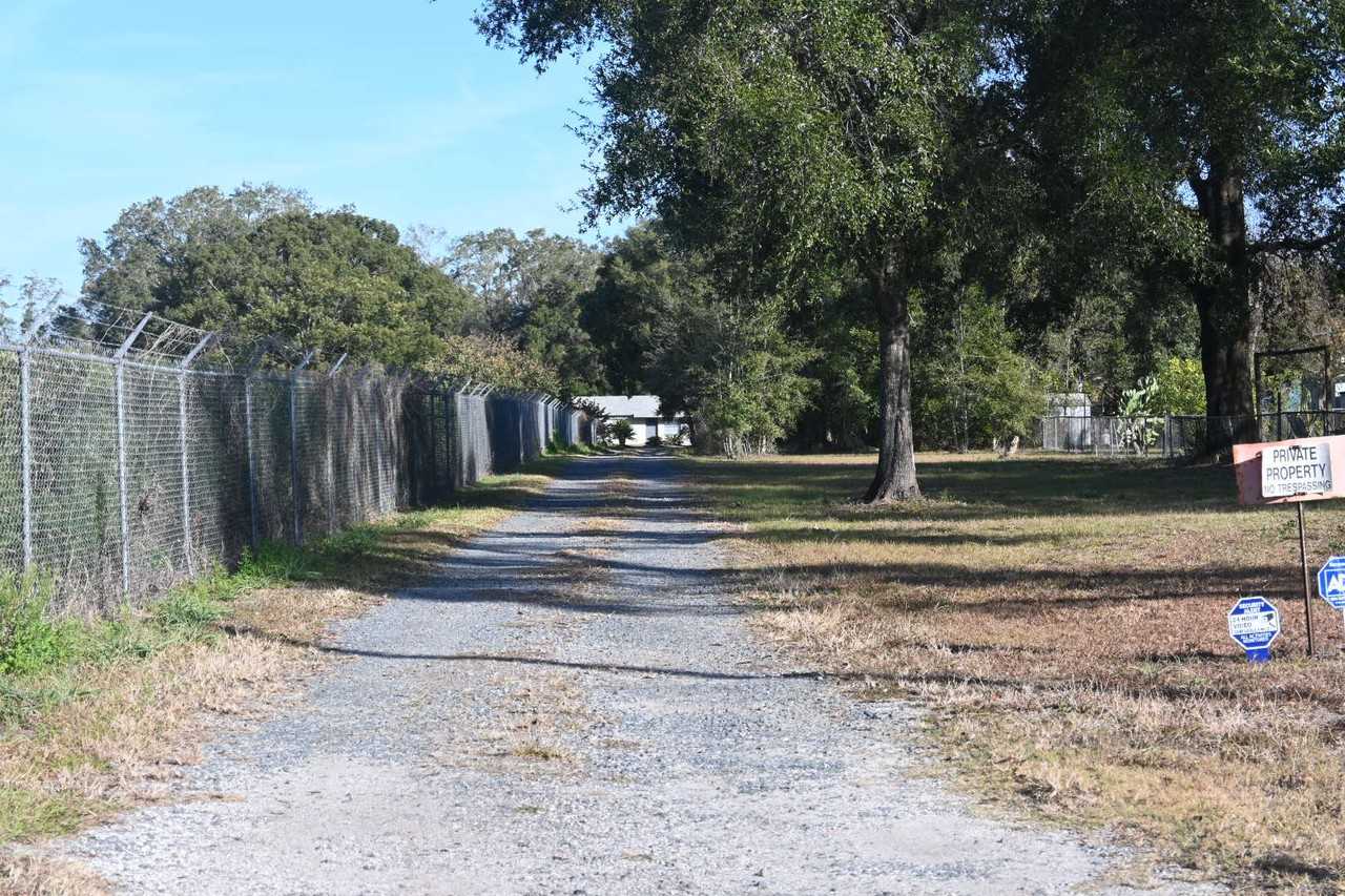 Oak Street 1113 - Photo 2 of 18