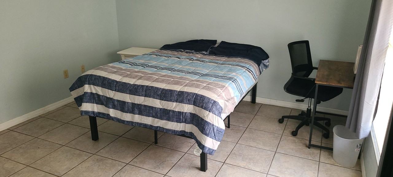 Oak Street 1113 - Photo 6 of 18