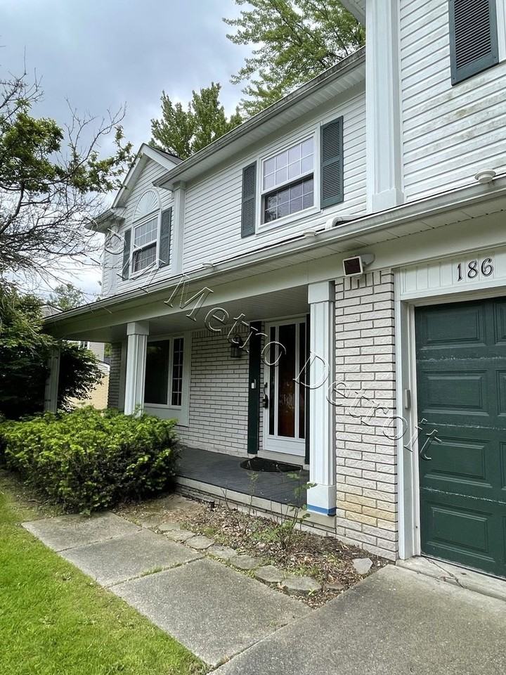 186 Randall Dr - Photo 3 of 32