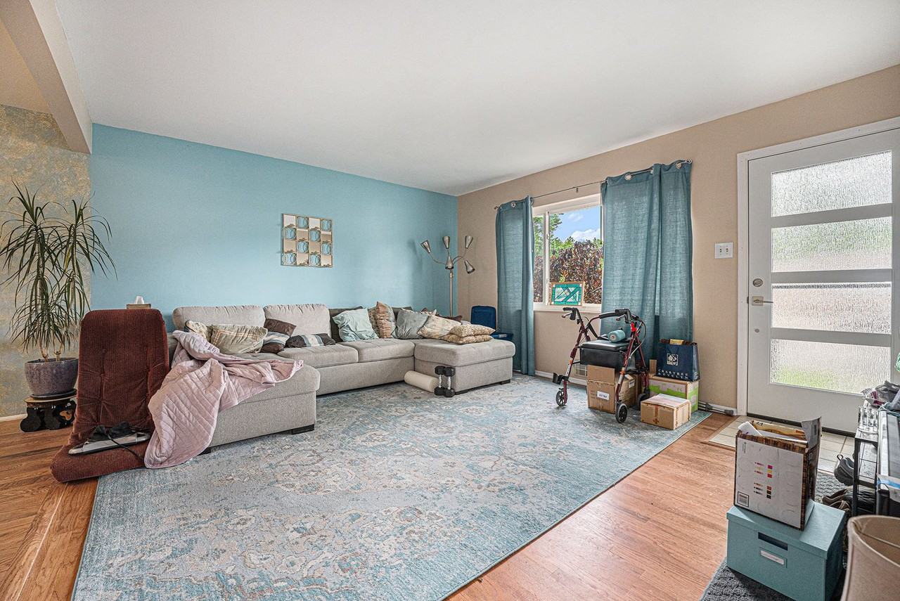 6797 Lee St - Photo 2 of 28