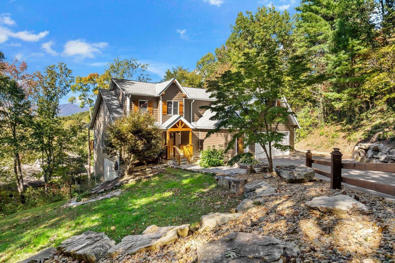 8 Tree Top Pl - Photo 3 of 50