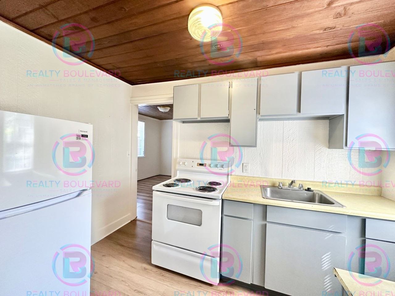 755 La Rue Ave - Photo 3 of 20