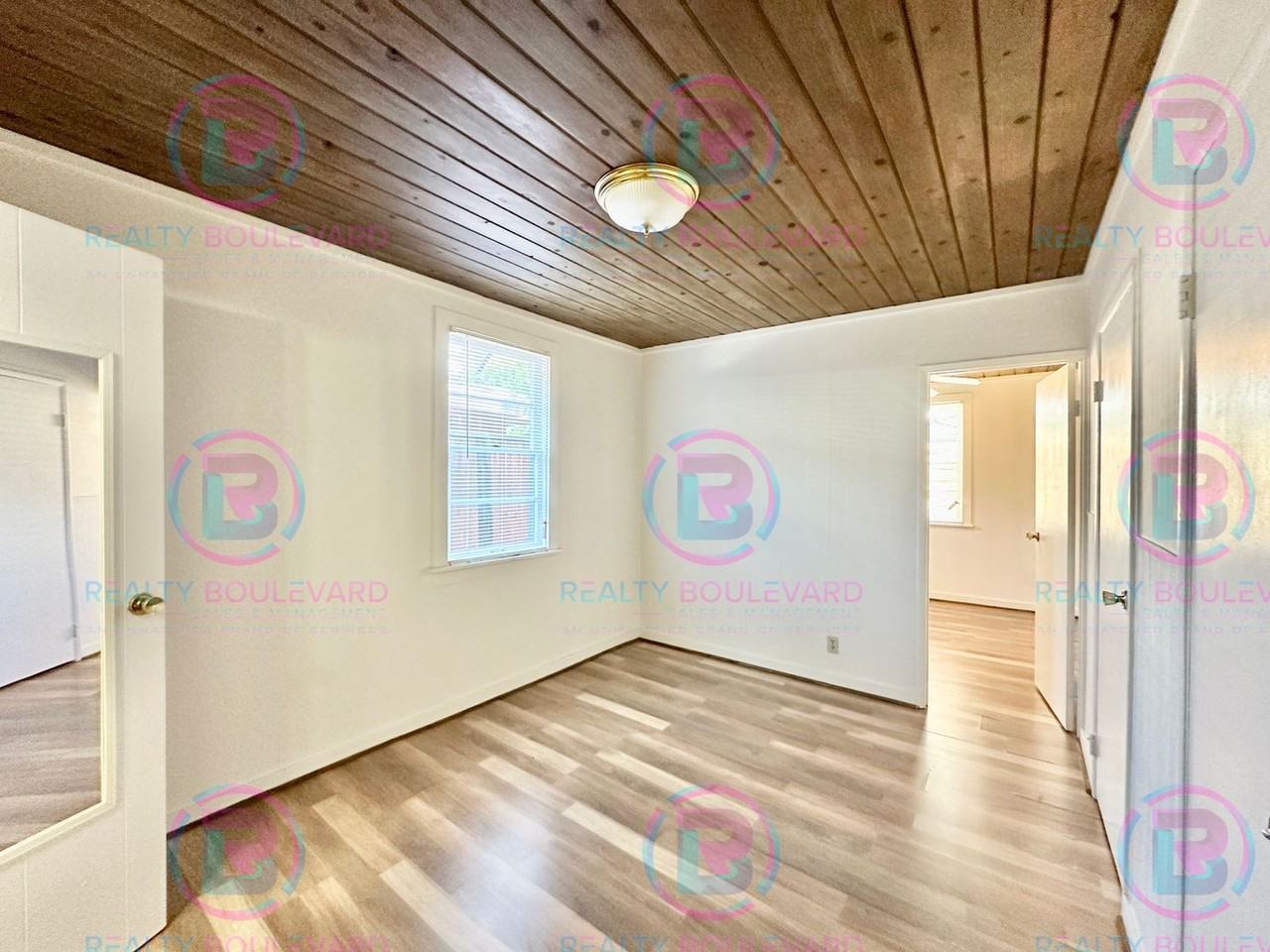 755 La Rue Ave - Photo 6 of 20