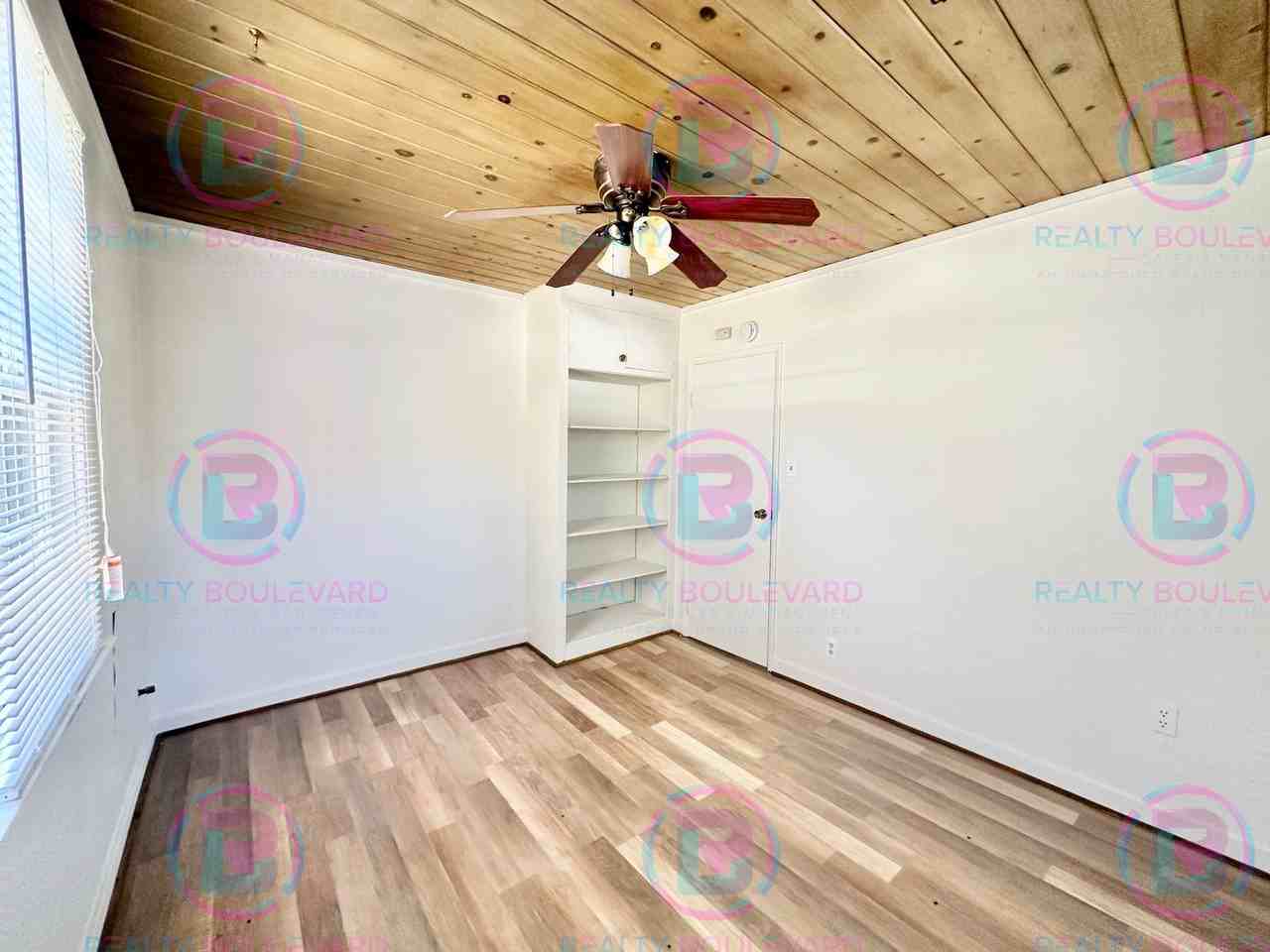 755 La Rue Ave - Photo 7 of 20