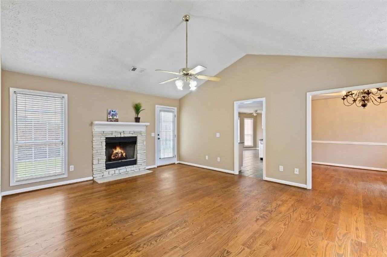 1087 Birch Cir - Photo 4 of 20