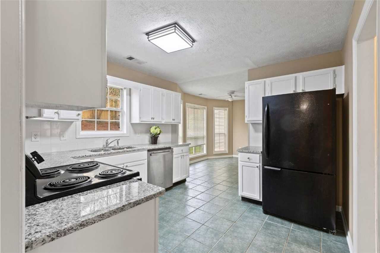 1087 Birch Cir - Photo 5 of 20