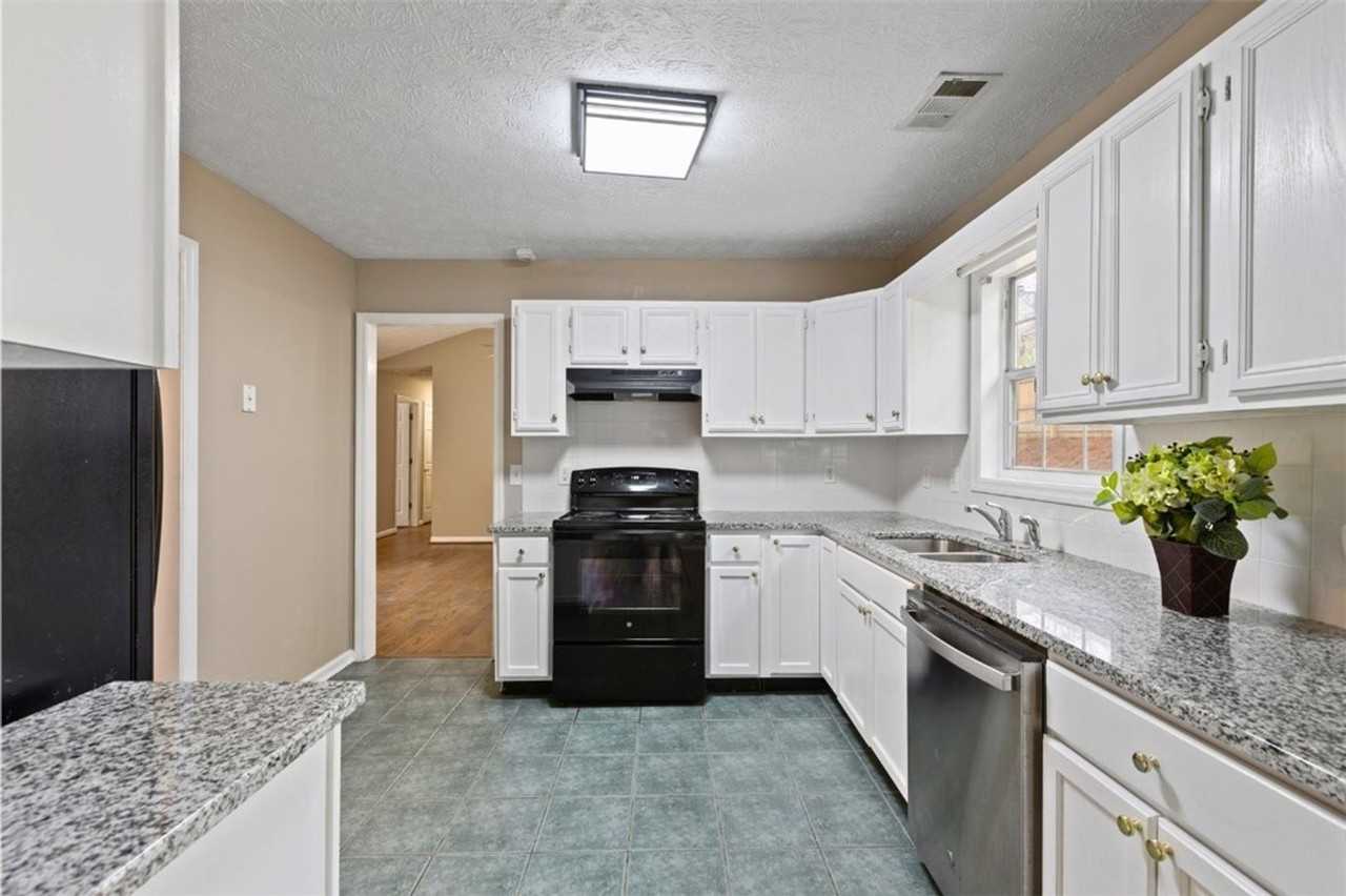 1087 Birch Cir - Photo 6 of 20