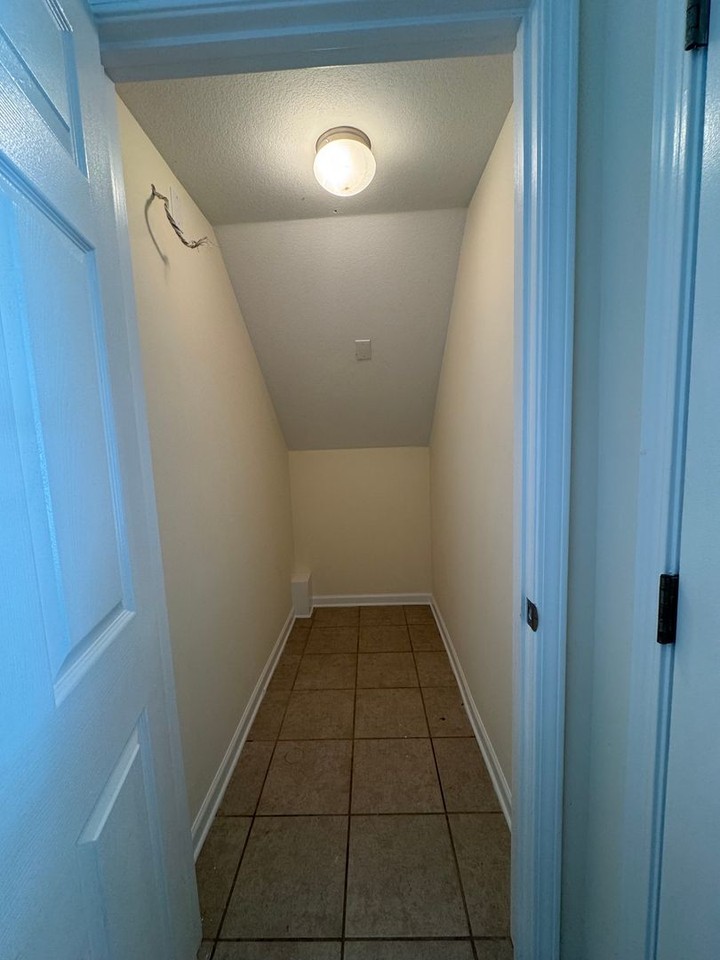 314 Hayat Loop - Photo 3 of 24