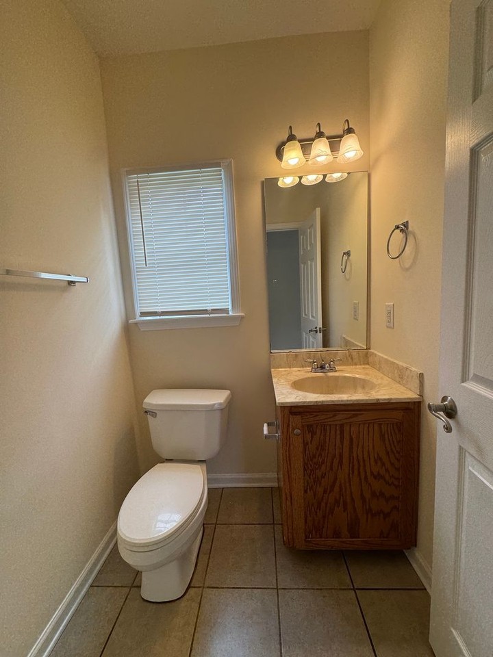 314 Hayat Loop - Photo 4 of 24
