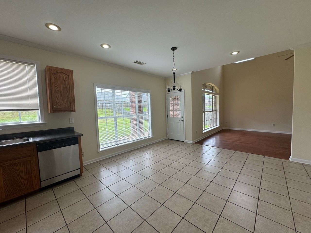 314 Hayat Loop - Photo 5 of 24