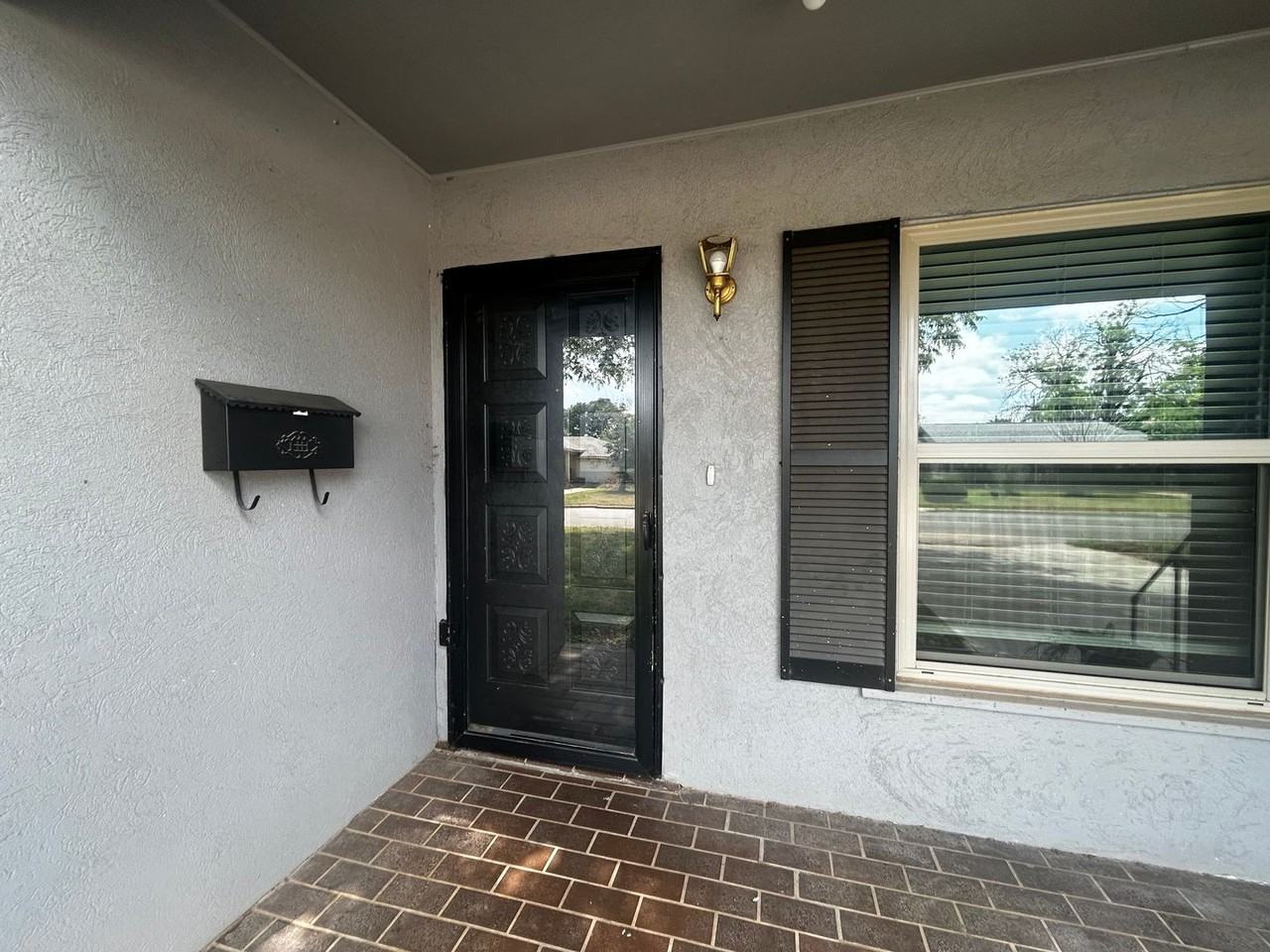 902 S Jefferson Dr - Photo 2 of 22