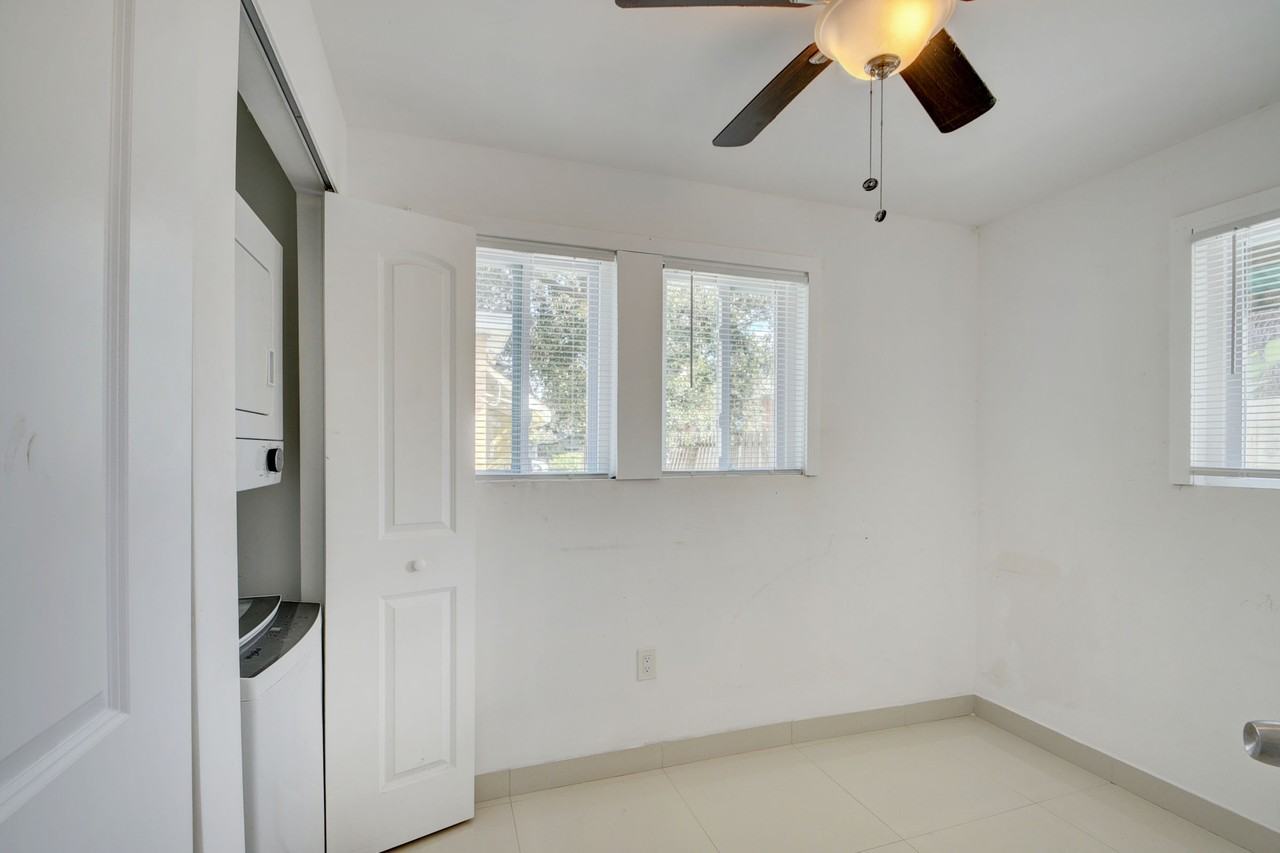 325 N L St - Photo 7 of 11