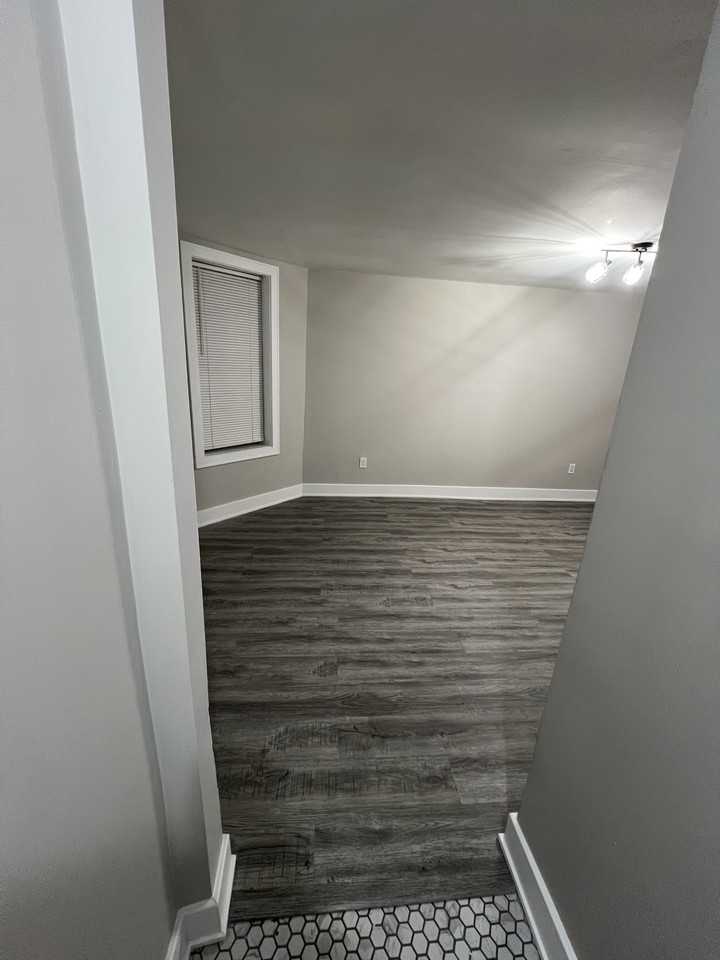1911 W 51st St #1 - Photo 2 of 18