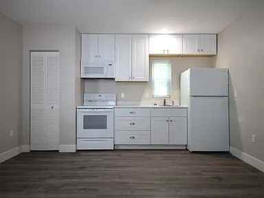 335 S Tuttle Ave #2 - Photo 2 of 7