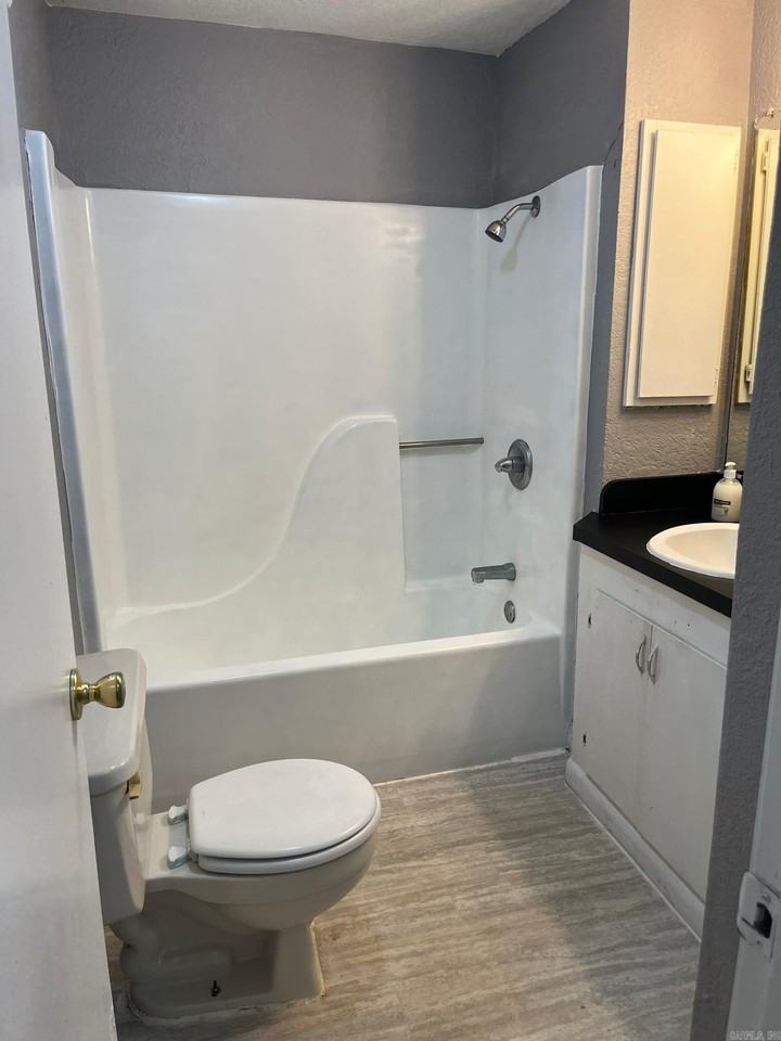 223 W Highland Ave - Photo 5 of 12