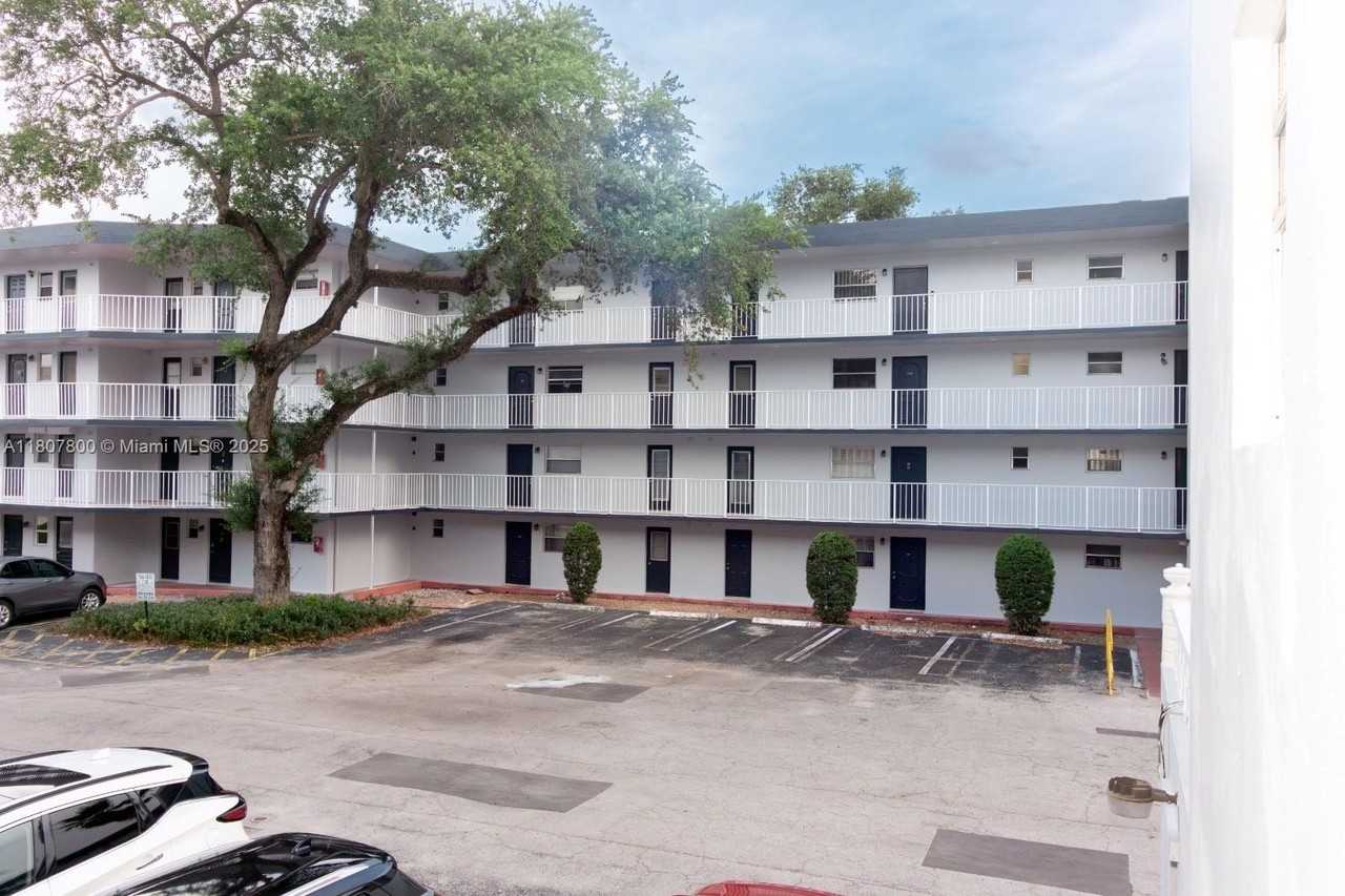 447 Ne 195th St #217 - Photo 3 of 22