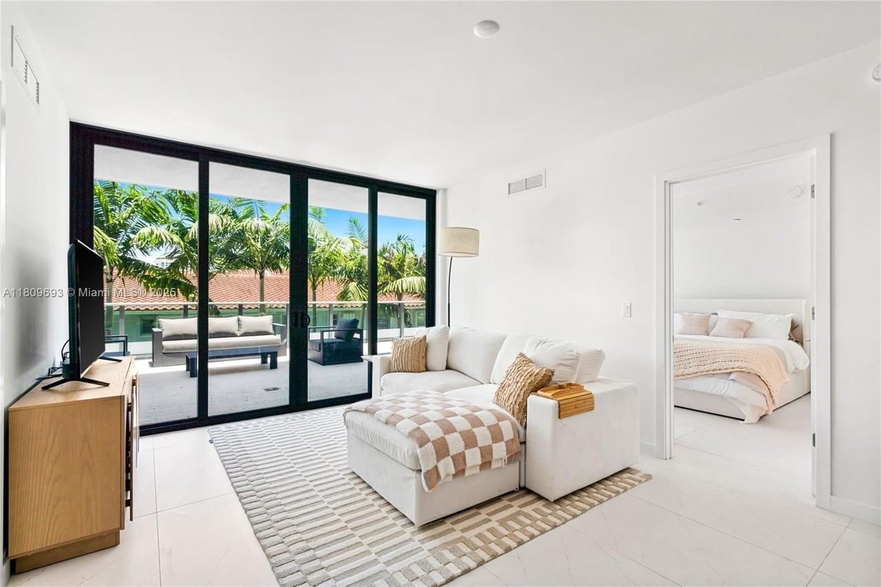 9901 West Bay Harbor Drive #305