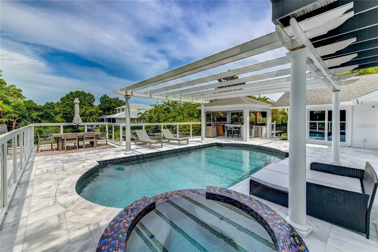 1720 Spring Creek Dr - Photo 5 of 50