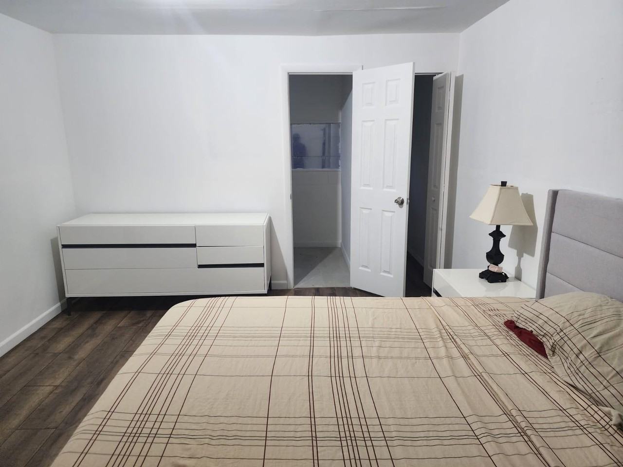 Vermont Ave - Photo 3 of 9