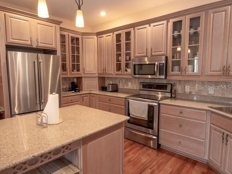 101 8th St - Photo 4 of 26