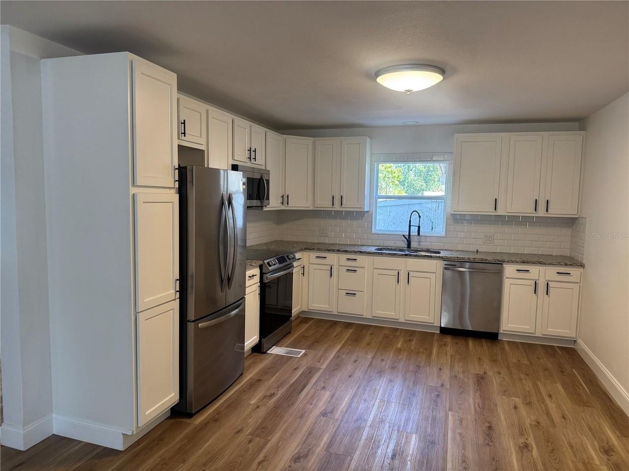 1371 14th St - Photo 2 of 17