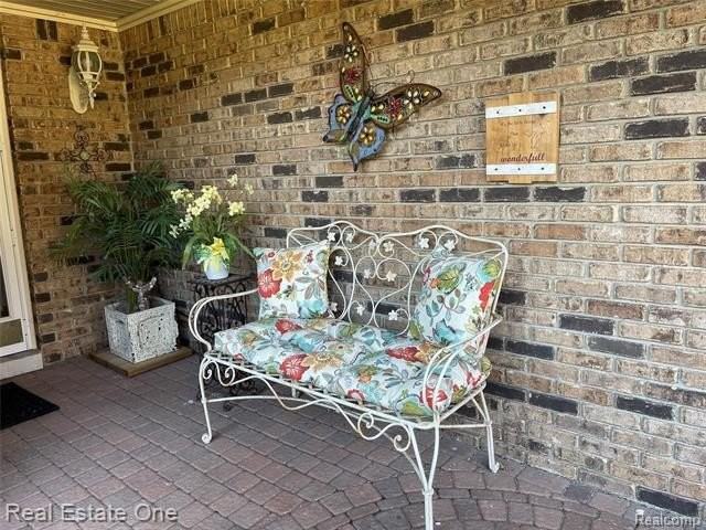 5255 Folkstone Dr - Photo 4 of 24