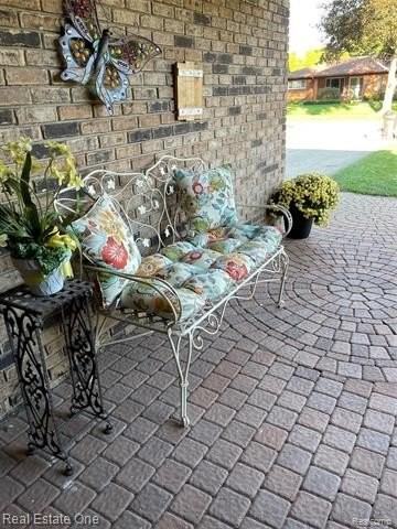 5255 Folkstone Dr - Photo 5 of 24