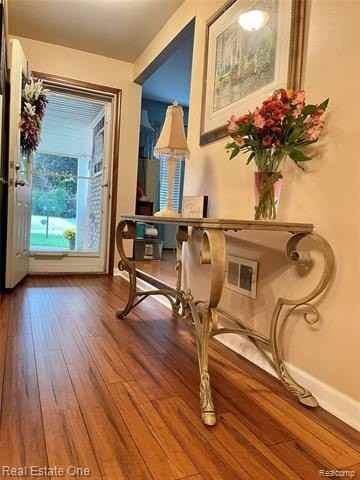 5255 Folkstone Dr - Photo 6 of 24