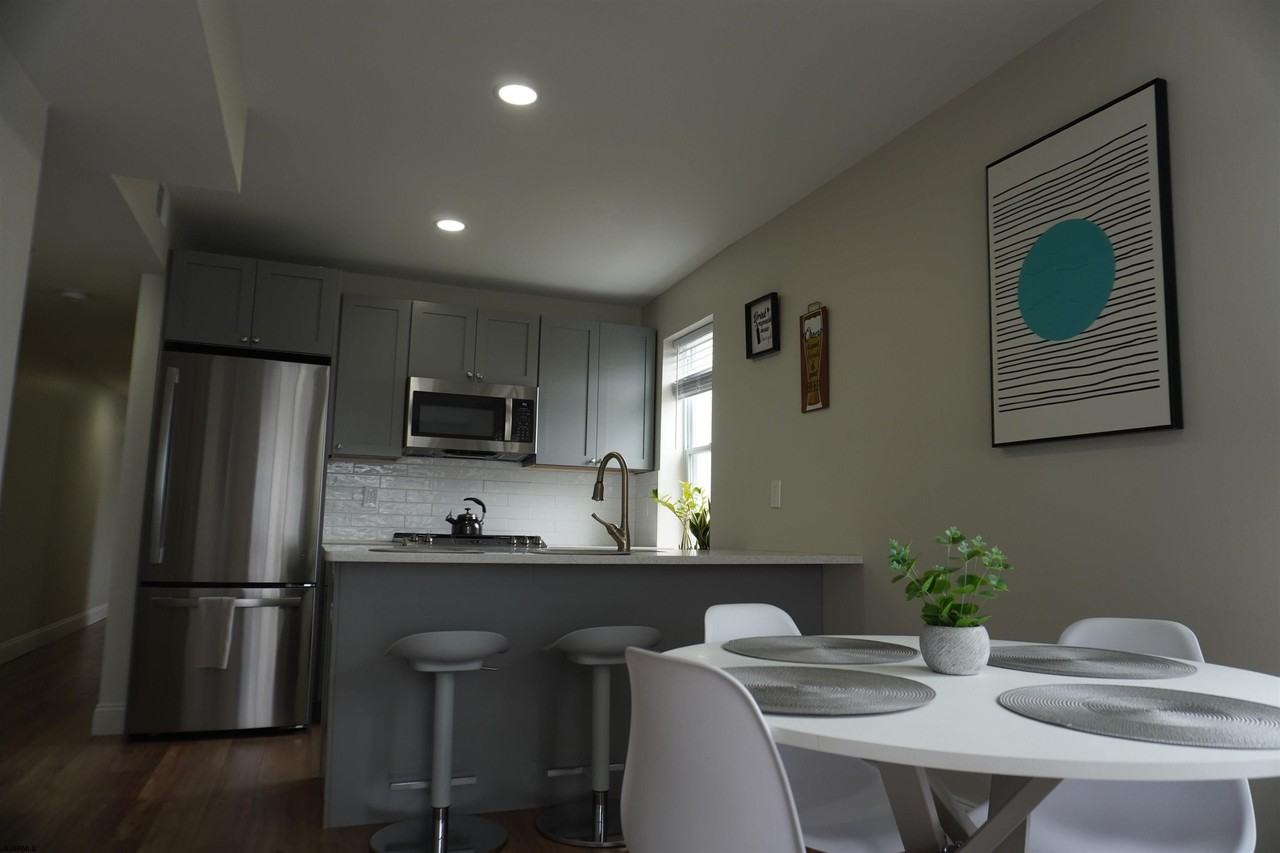 547 N Connecticut Ave - Photo 3 of 32