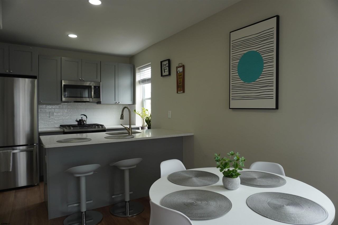 547 N Connecticut Ave - Photo 4 of 32