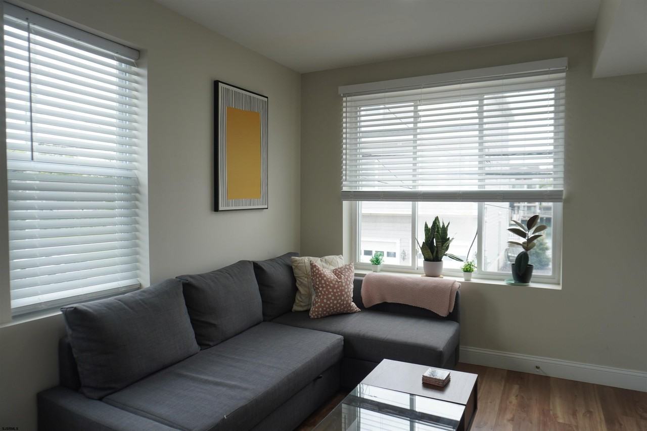 547 N Connecticut Ave - Photo 5 of 32