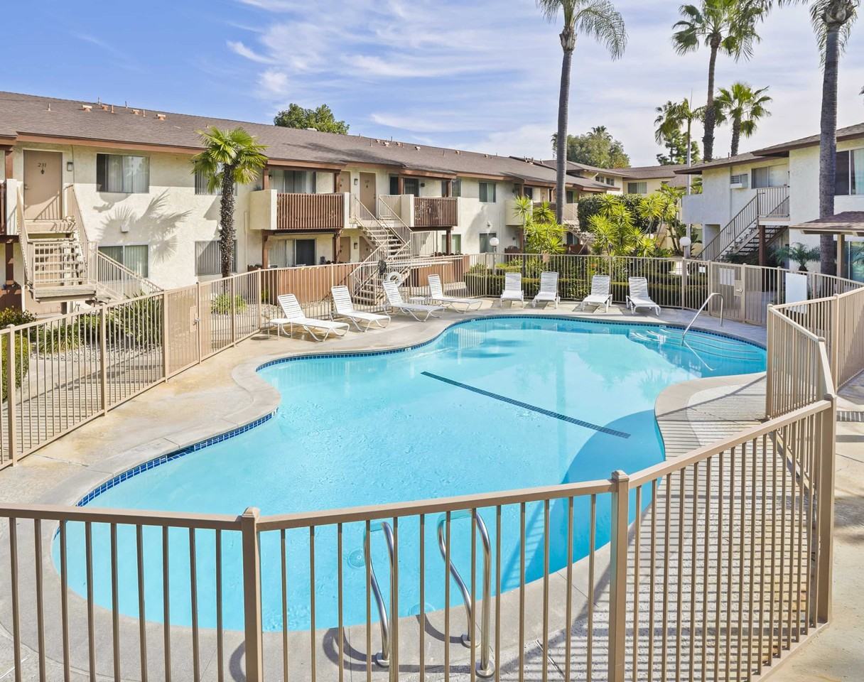 Park Wilshire - Photo 2 of 6