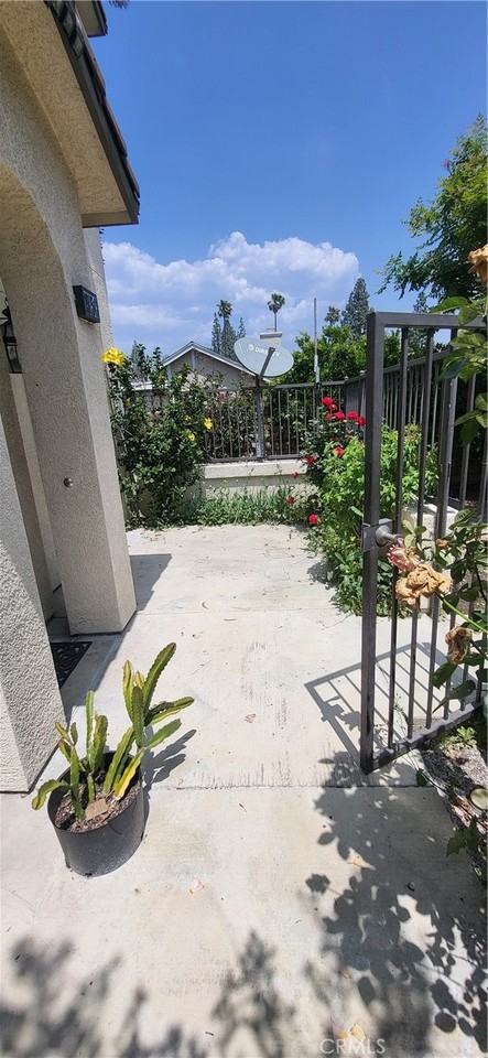 1925 E Harvard Privado - Photo 2 of 34