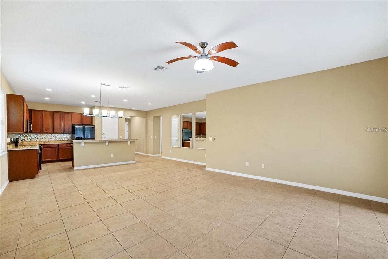 6910 Corley Ave - Photo 6 of 24