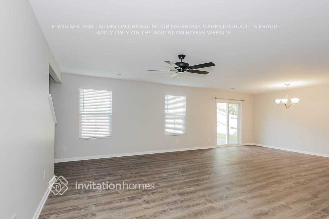 1623 Hooper Ct - Photo 2 of 14