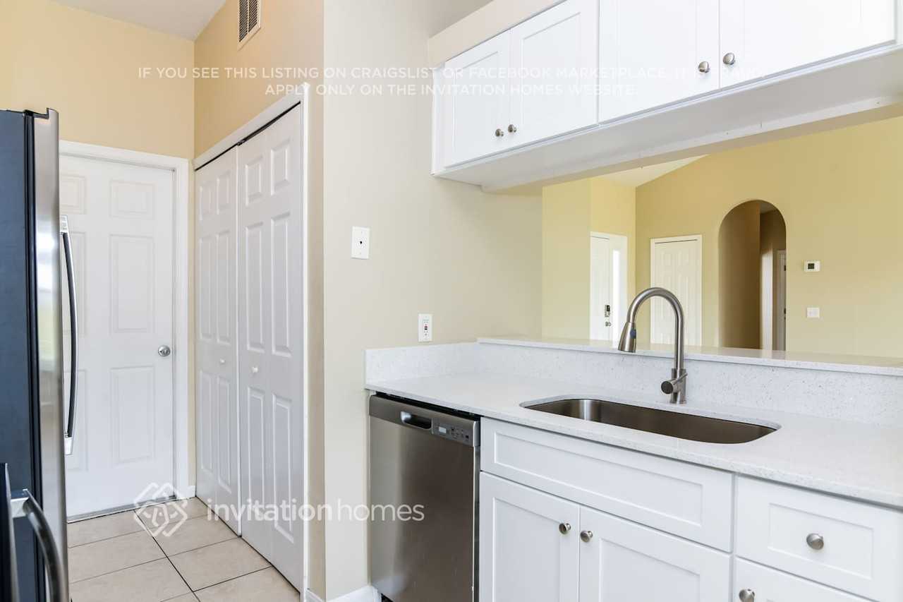 855 Berwick Dr - Photo 7 of 17