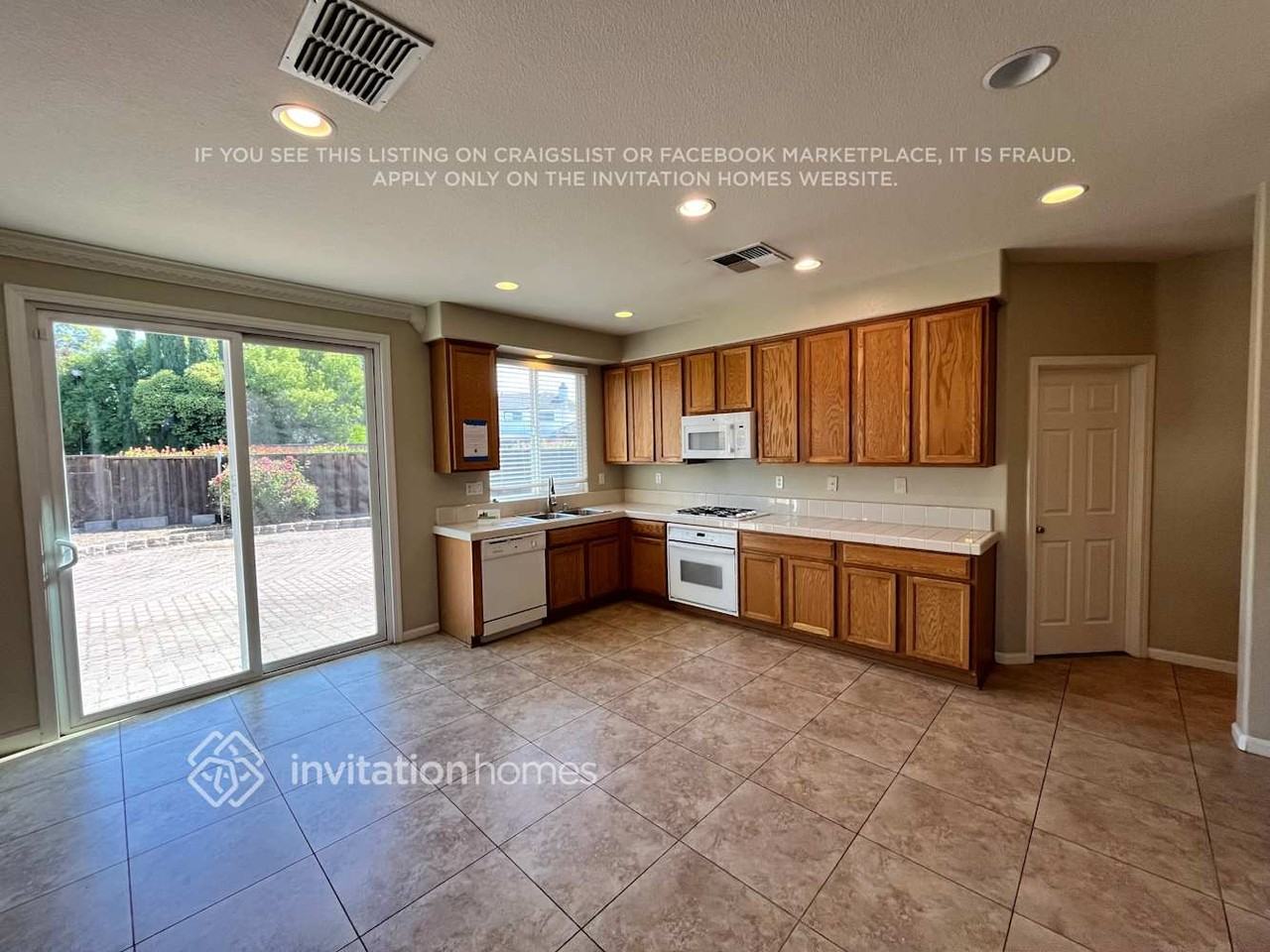 112 Glenwood Cir - Photo 5 of 17
