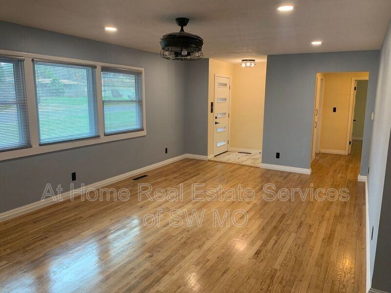2322 E Langston St - Photo 3 of 19