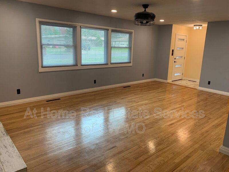 2322 E Langston St - Photo 4 of 19