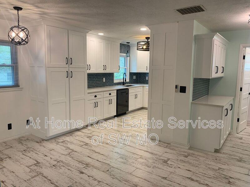 2322 E Langston St - Photo 6 of 19